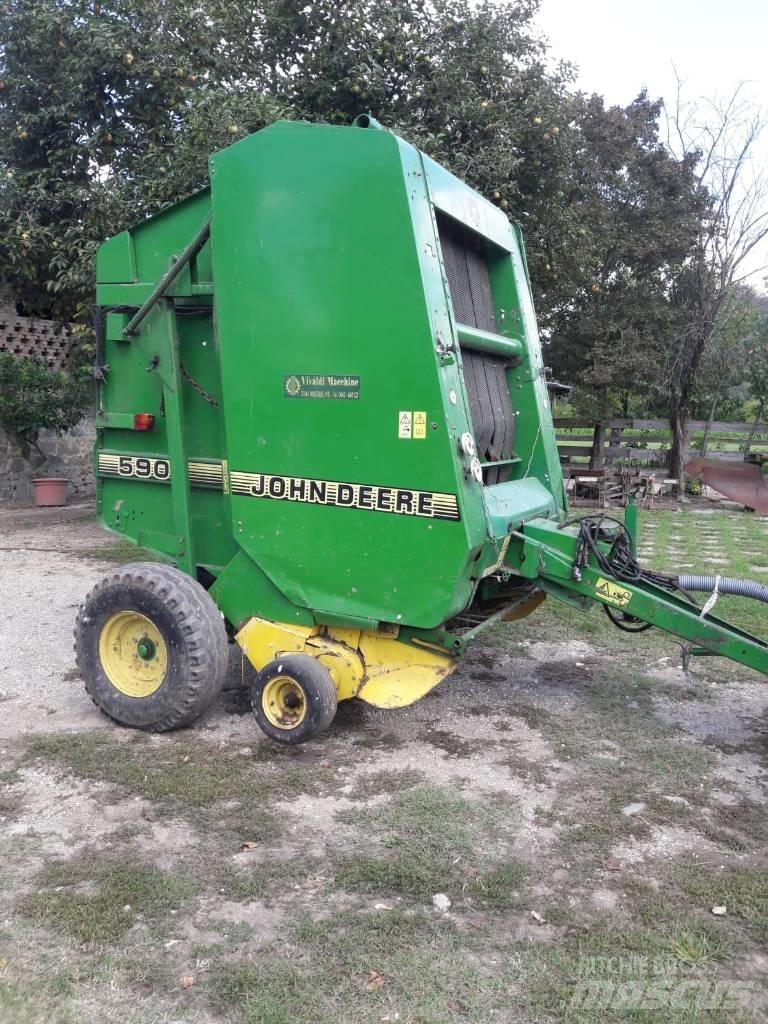 John Deere 590 Round balers