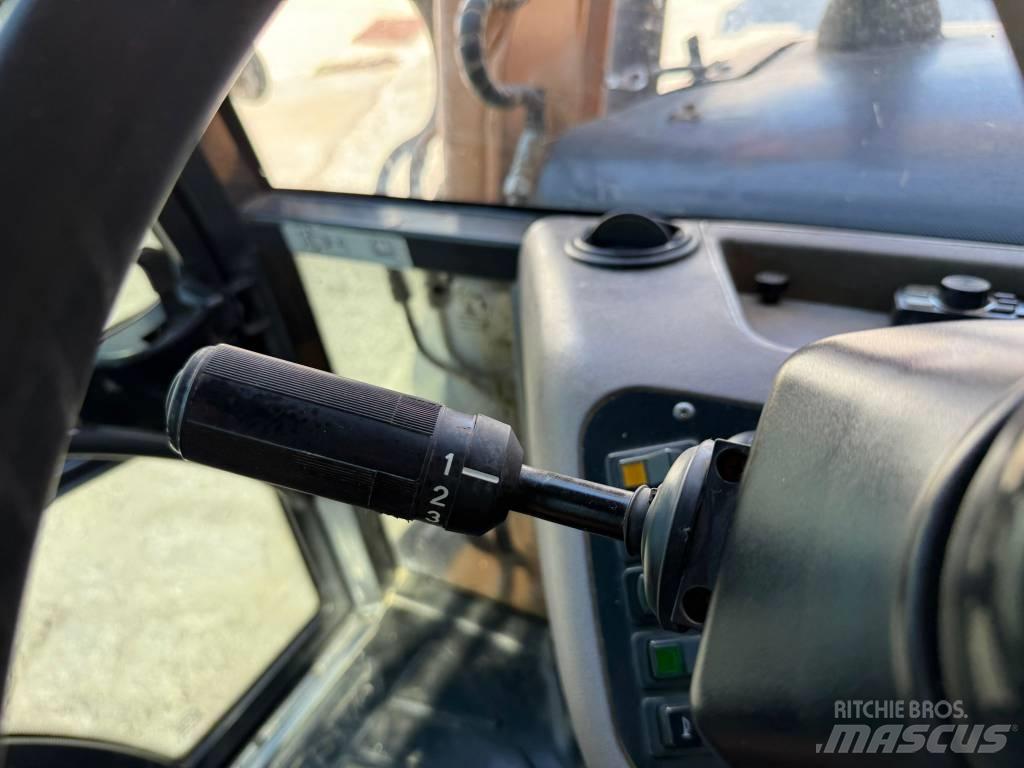 CASE 580 ST Backhoe