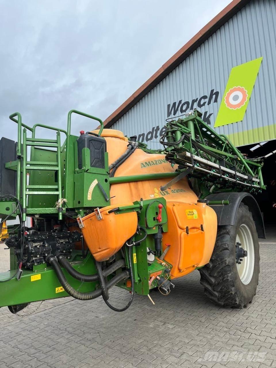 Amazone UX 4200 Trailed sprayers