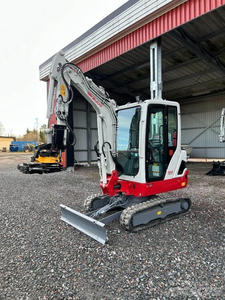 Takeuchi TB225 Mini excavators < 7t (Mini diggers)