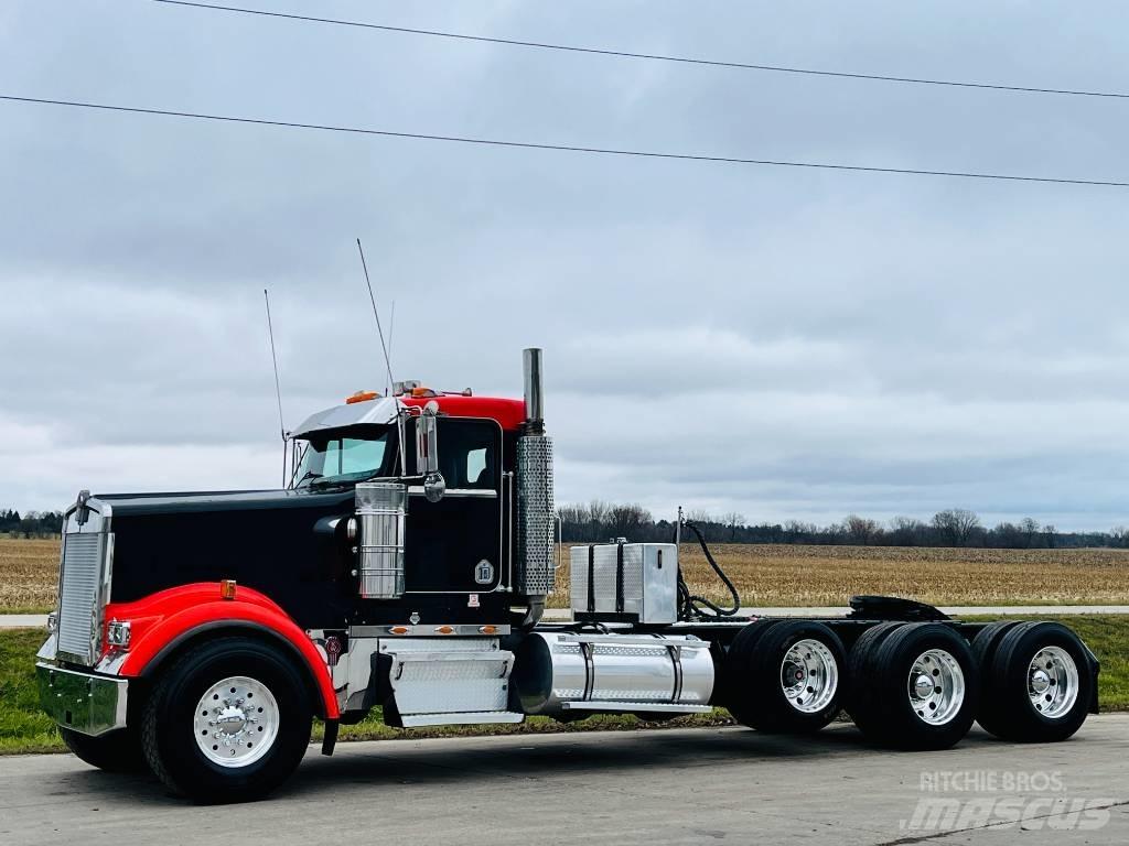 Kenworth W 900 Prime Movers