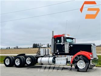 Kenworth W 900 Prime Movers