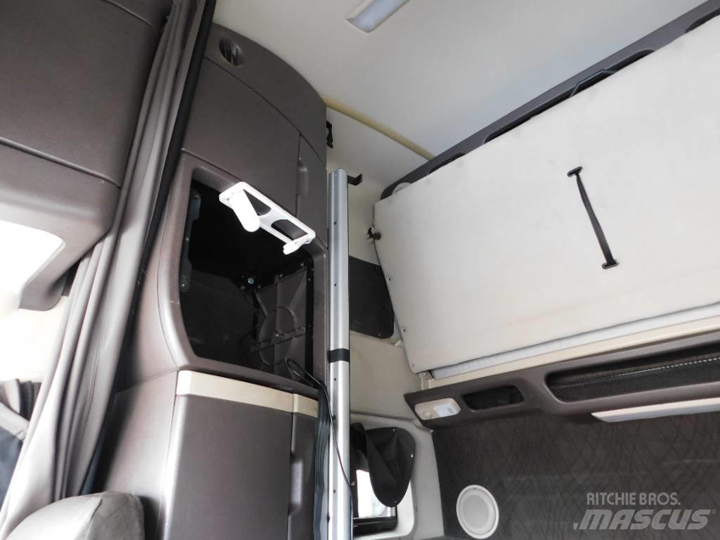 Volvo VNL Prime Movers