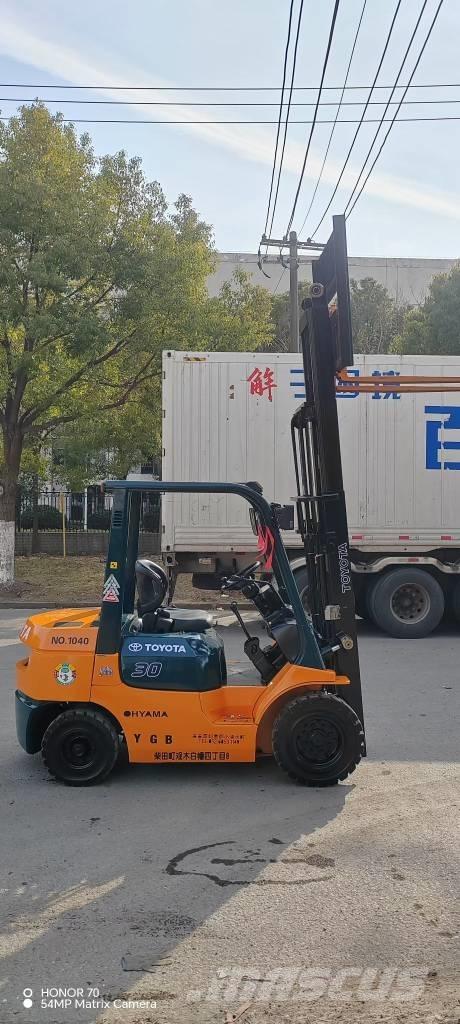 Toyota FD 30 Diesel trucks