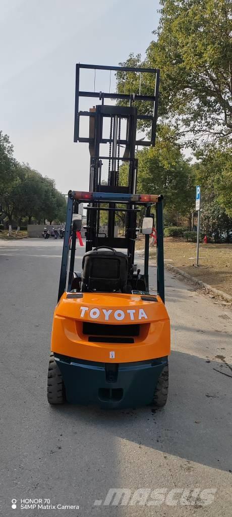 Toyota FD 30 Diesel trucks