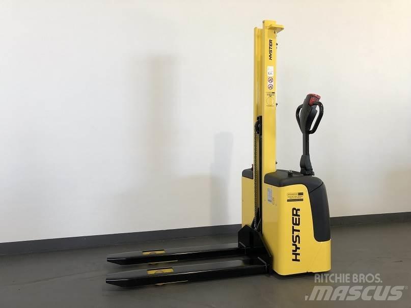 Hyster SC1.0 Pedestrian stacker