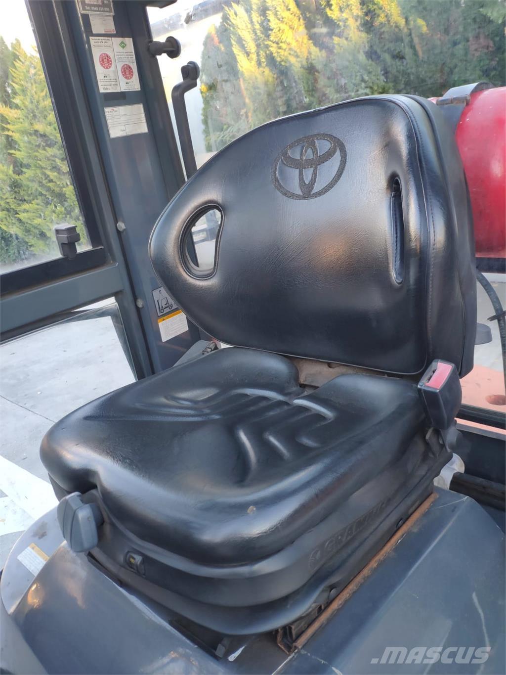 Toyota 7FGF25 LPG trucks