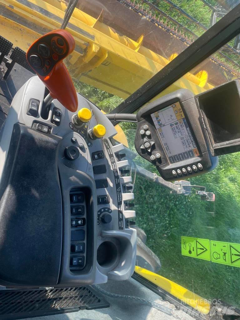 New Holland CX 8090 Combine harvesters