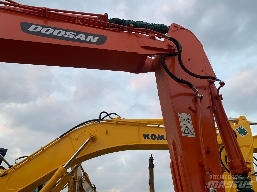 Doosan DX 225 LC Crawler excavators