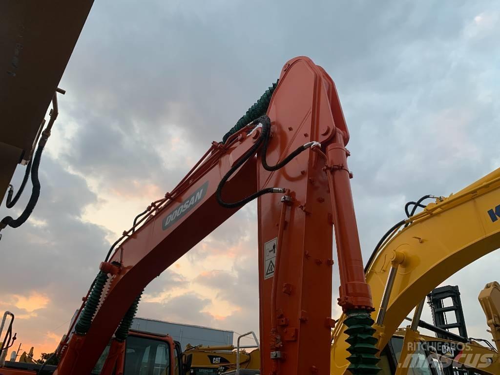 Doosan DX 225 LC Crawler excavators
