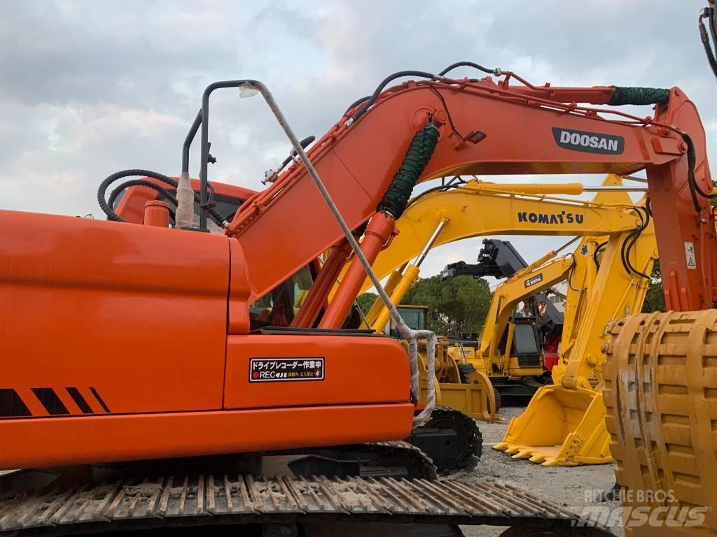 Doosan DX 225 LC Crawler excavators