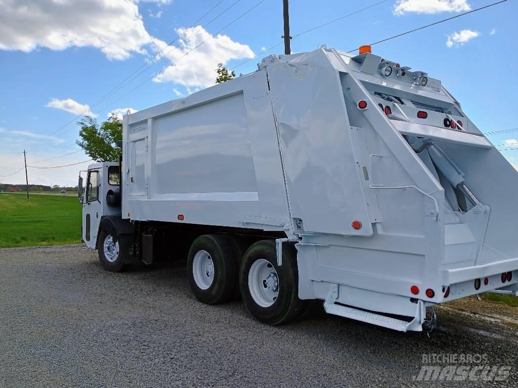  Crane Carrier LE Waste trucks