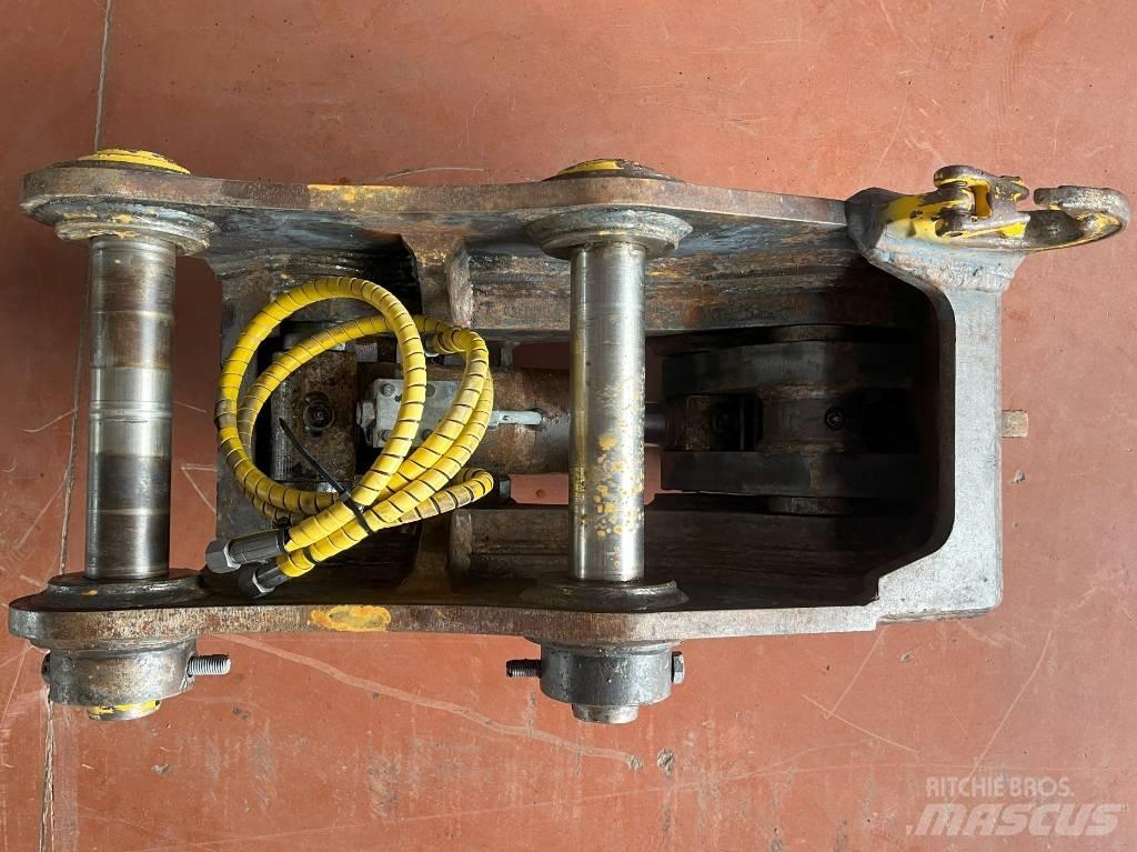 Komatsu PW160-11 Quick connectors