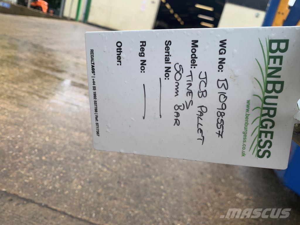  ATTACHMENTS Telehandlers