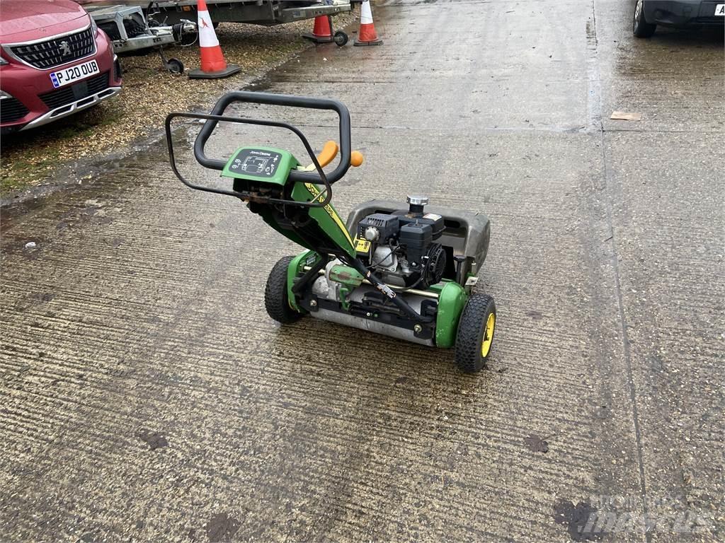 John Deere 220C Farm machinery