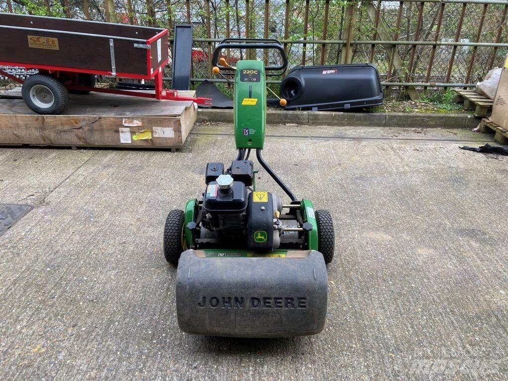 John Deere 220C Farm machinery