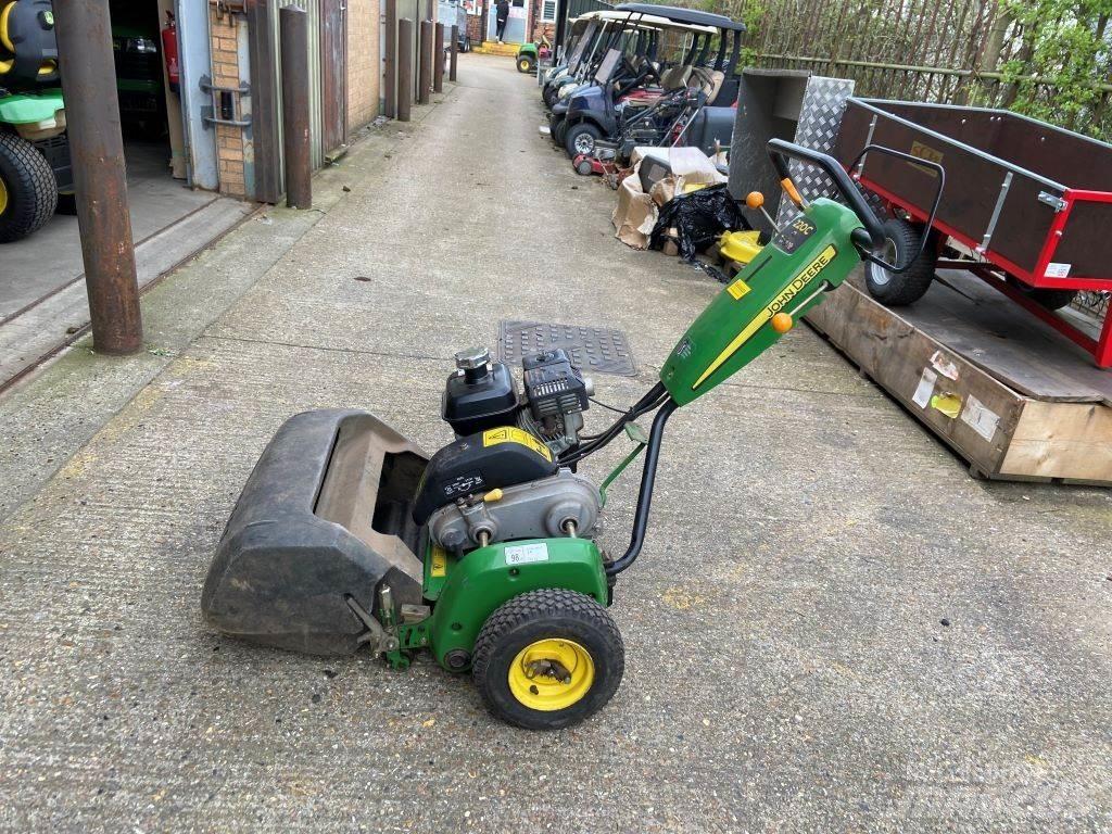 John Deere 220C Farm machinery