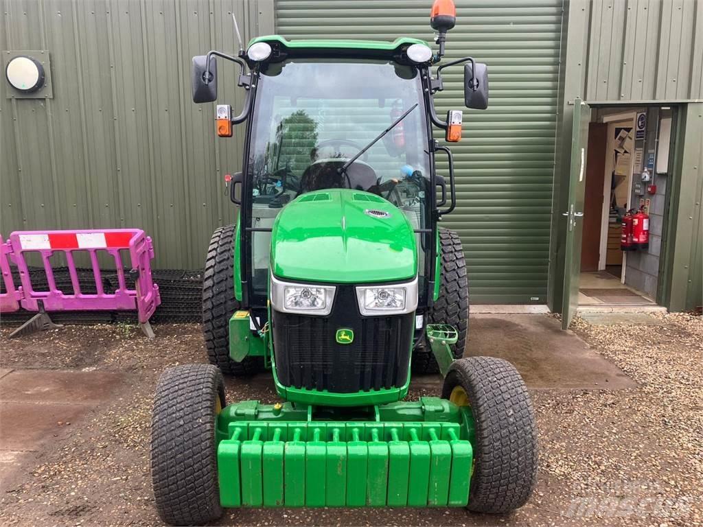 John Deere 4066R Compact tractors