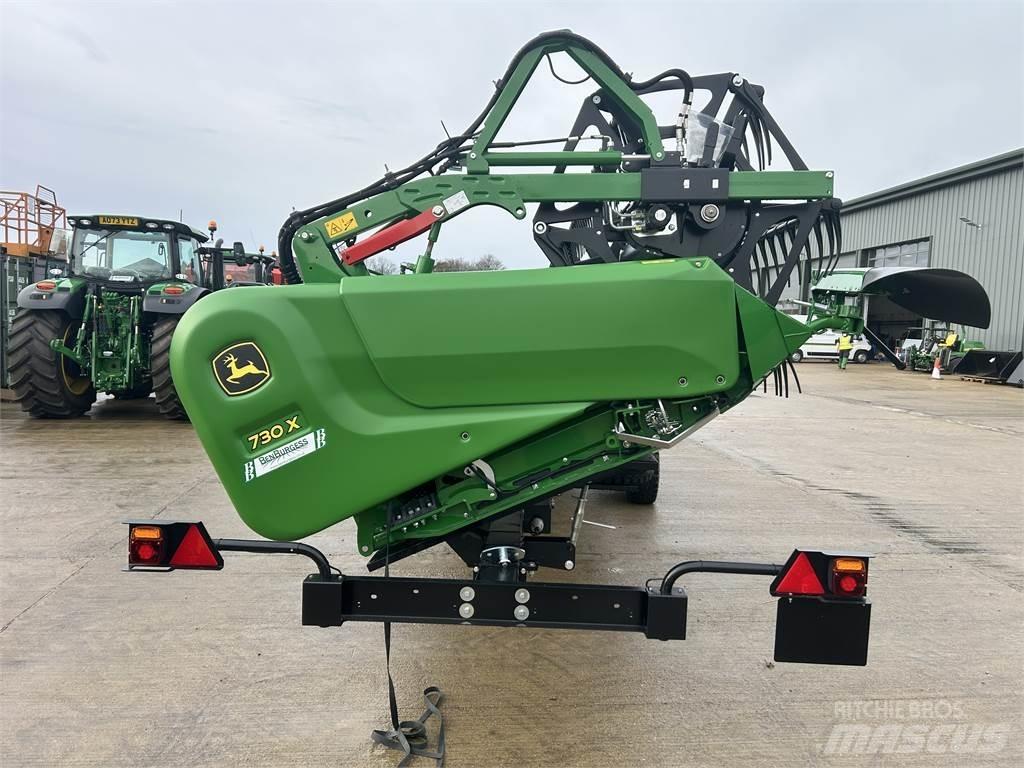 John Deere 730X Combine harvesters