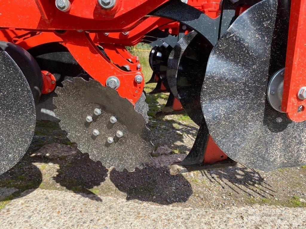 Kuhn STRIGER 300 Farm machinery