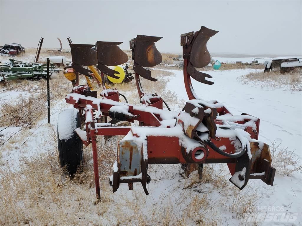Case IH 145 Ploughs