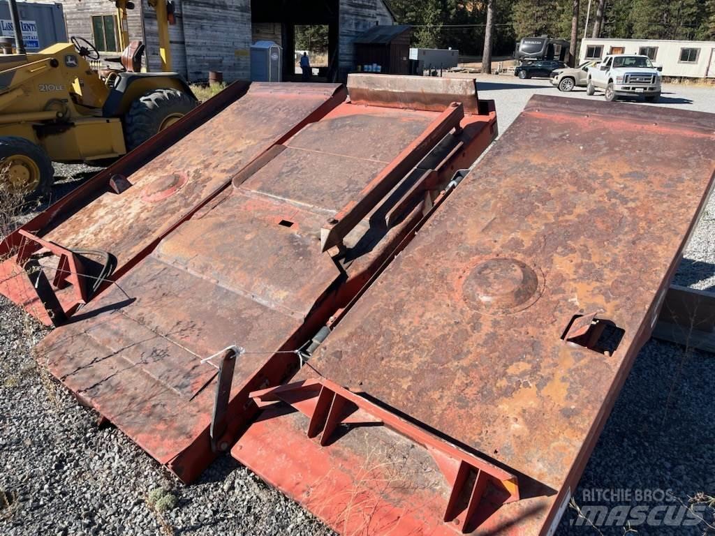 Hesston BA49 Bale clamps