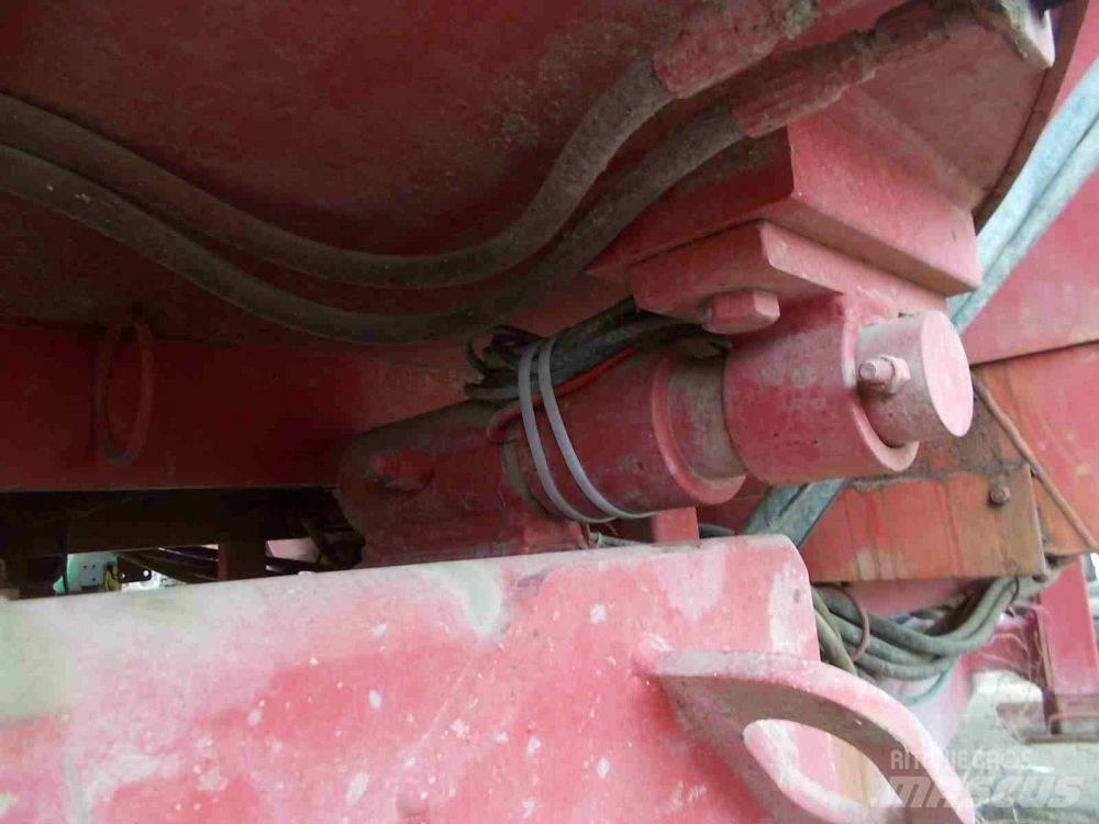  Loewen 1022 Feed mixer