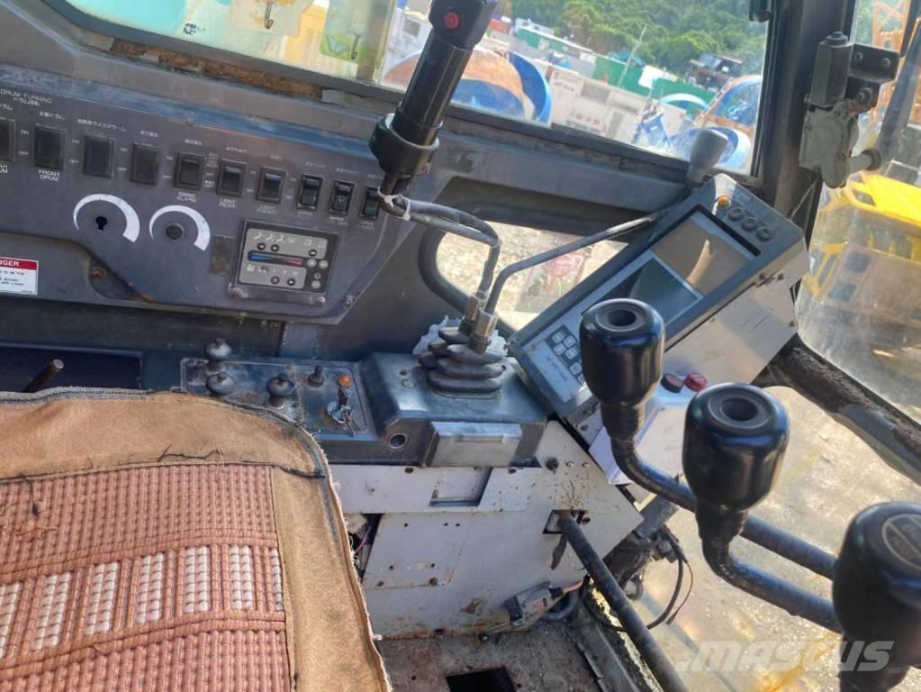 Kobelco CKE 2500 Track mounted cranes