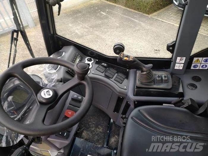 GiANT G3500 Tele Wheel loaders