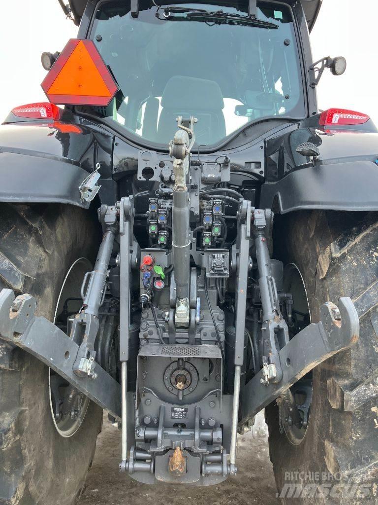 Valtra Q305 Tractors
