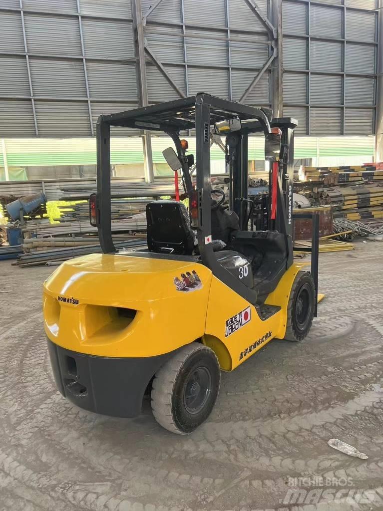 Komatsu FD 30 T-17 Diesel trucks