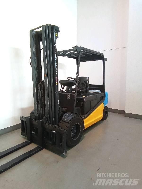 OM XE 50 Electric forklift trucks