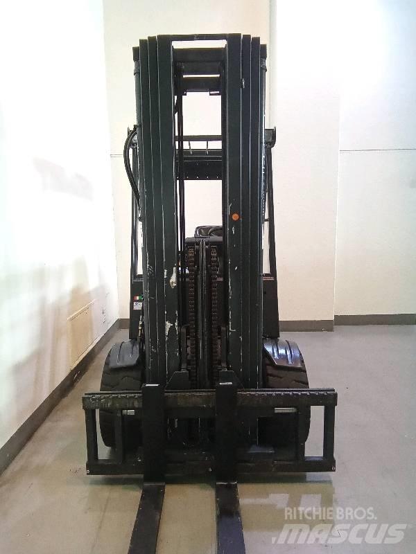 OM XE 50 Electric forklift trucks