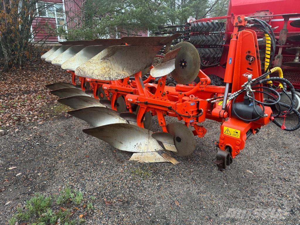 Kuhn Vari-Master 122 Reversible ploughs