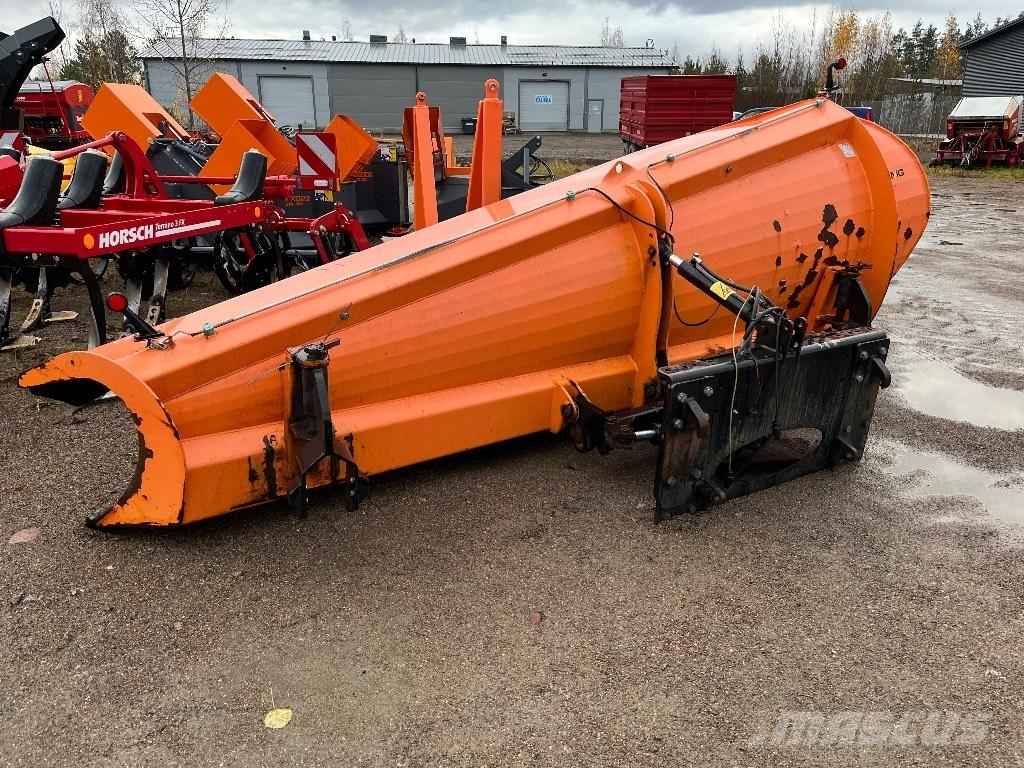 FMG 390 Snow blades and plows