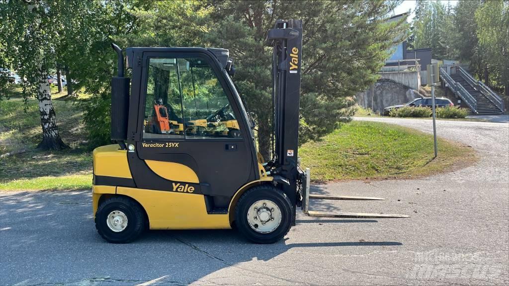 Yale GDP 25 VX Diesel trucks
