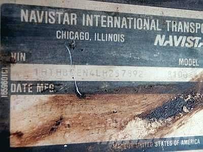 International 8100 Asphalt pavers