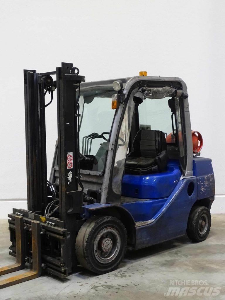 Cesab M325G LPG trucks