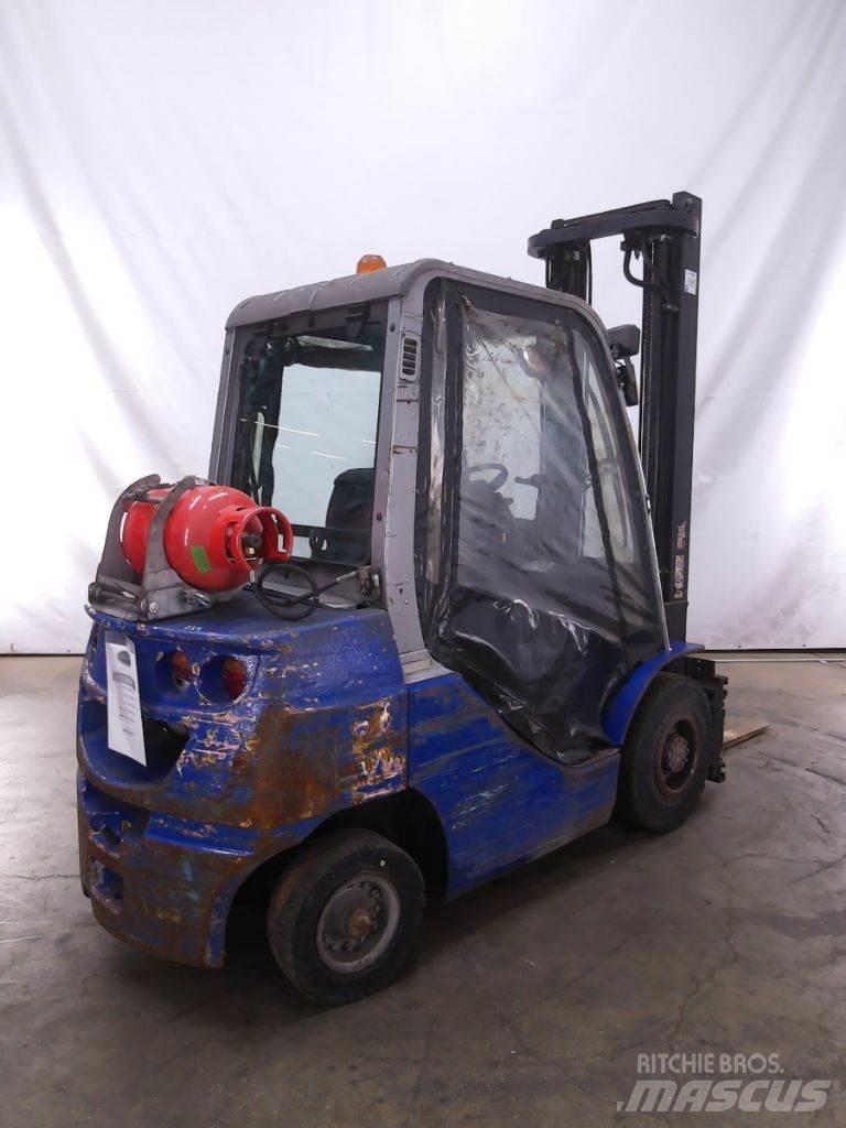Cesab M325G LPG trucks