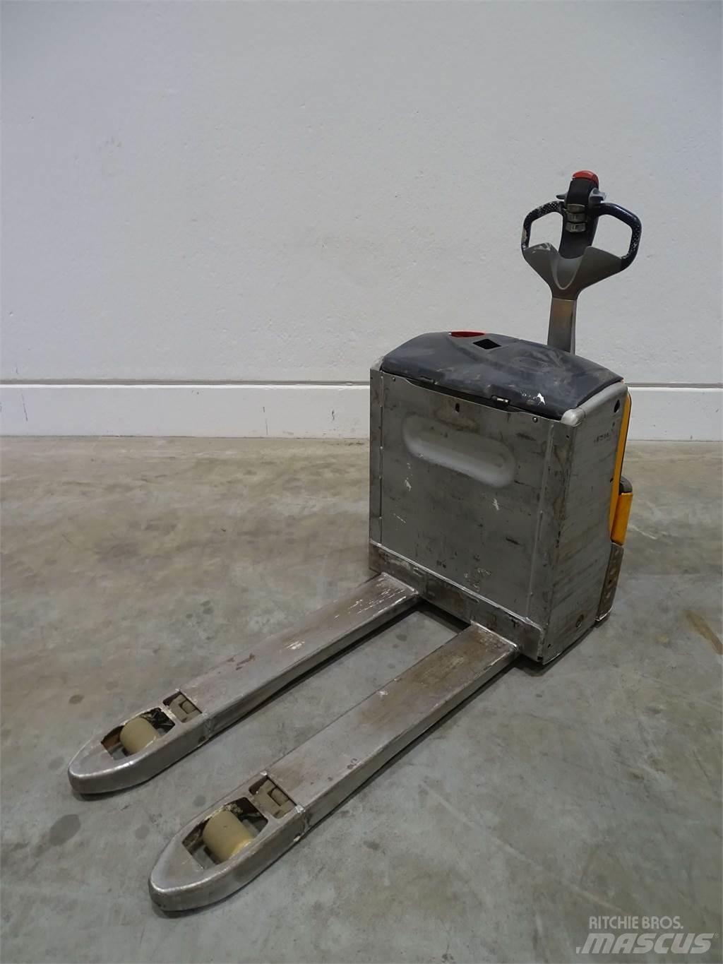 Still EXU16 Low lifter