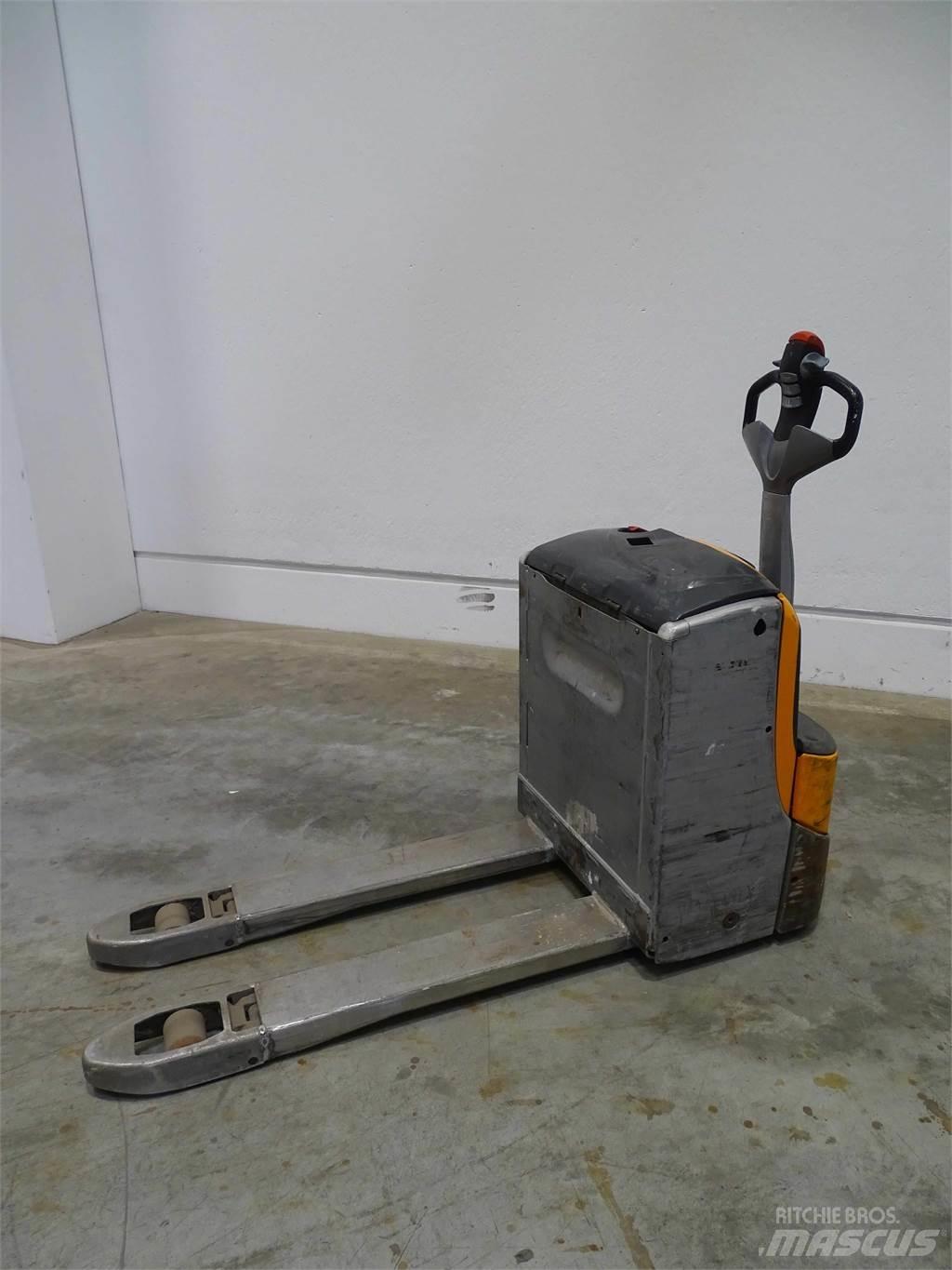 Still EXU16 Low lifter