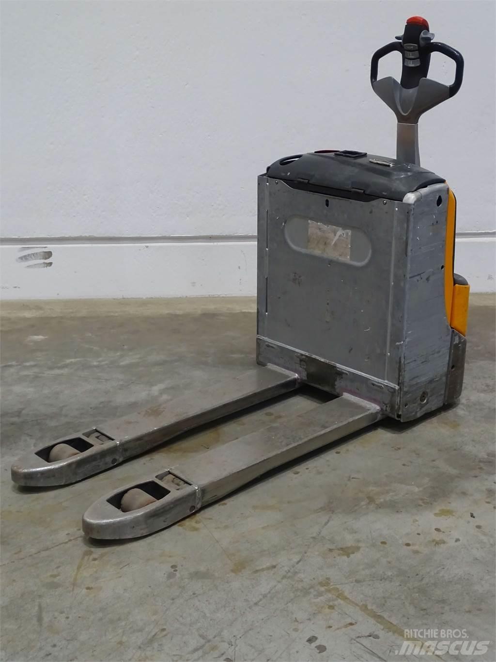 Still EXU16 Low lifter