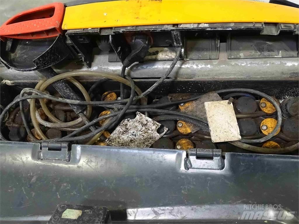 Still EXU16 Low lifter