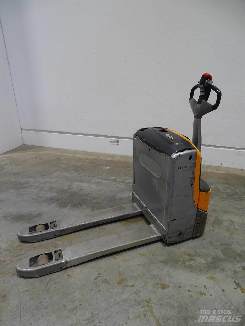 Still EXU16 Low lifter