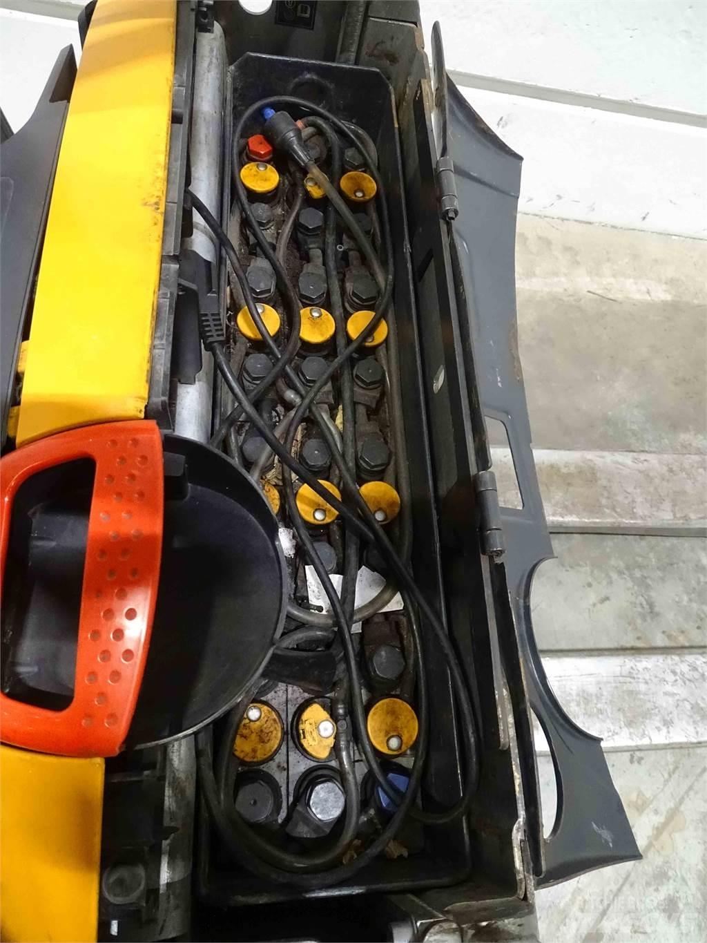 Still EXU16 Low lifter