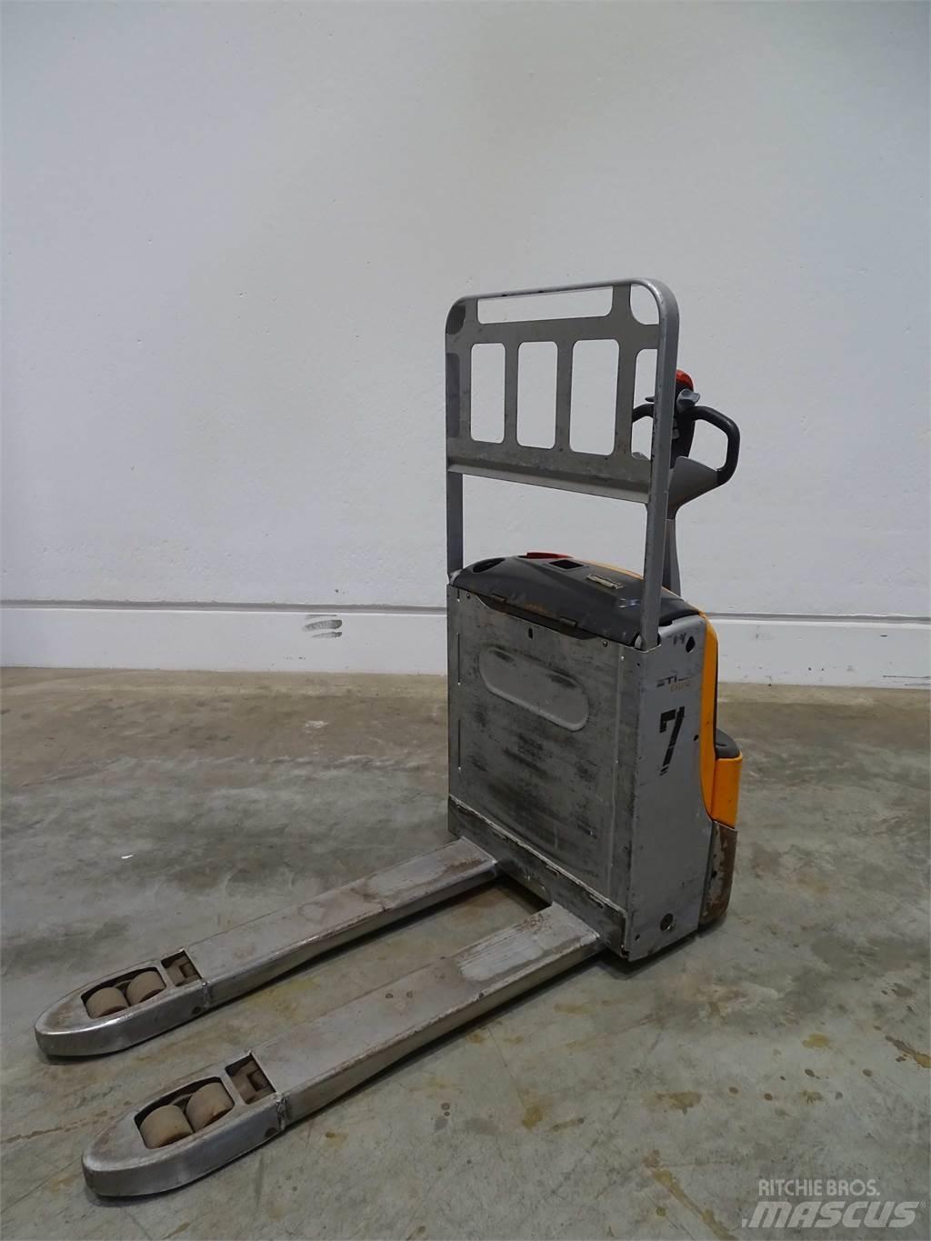 Still EXU16 Low lifter