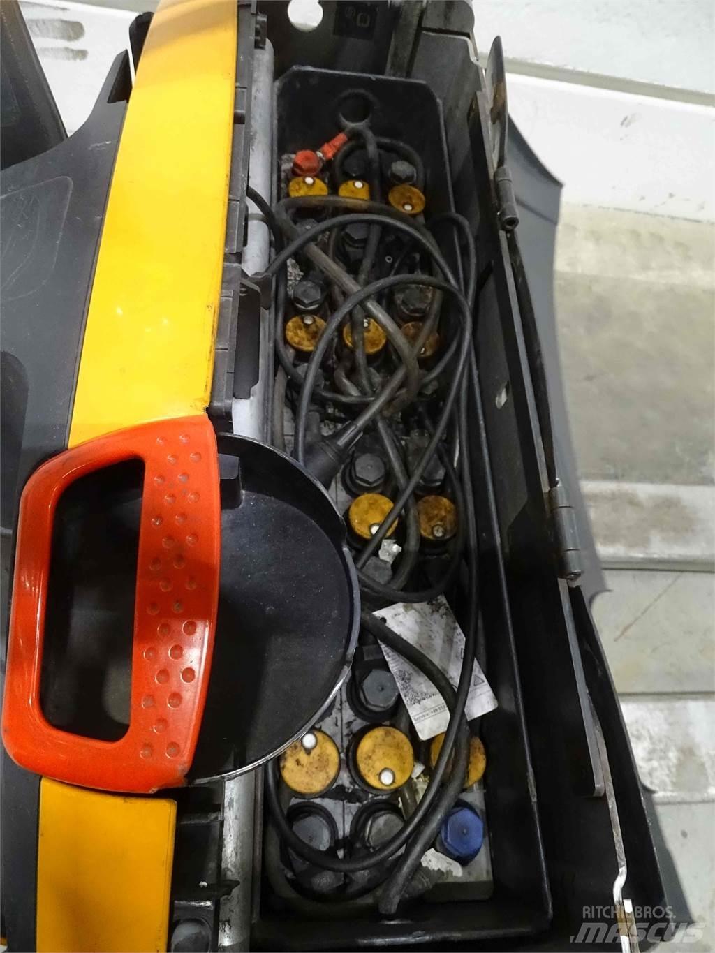 Still EXU16 Low lifter