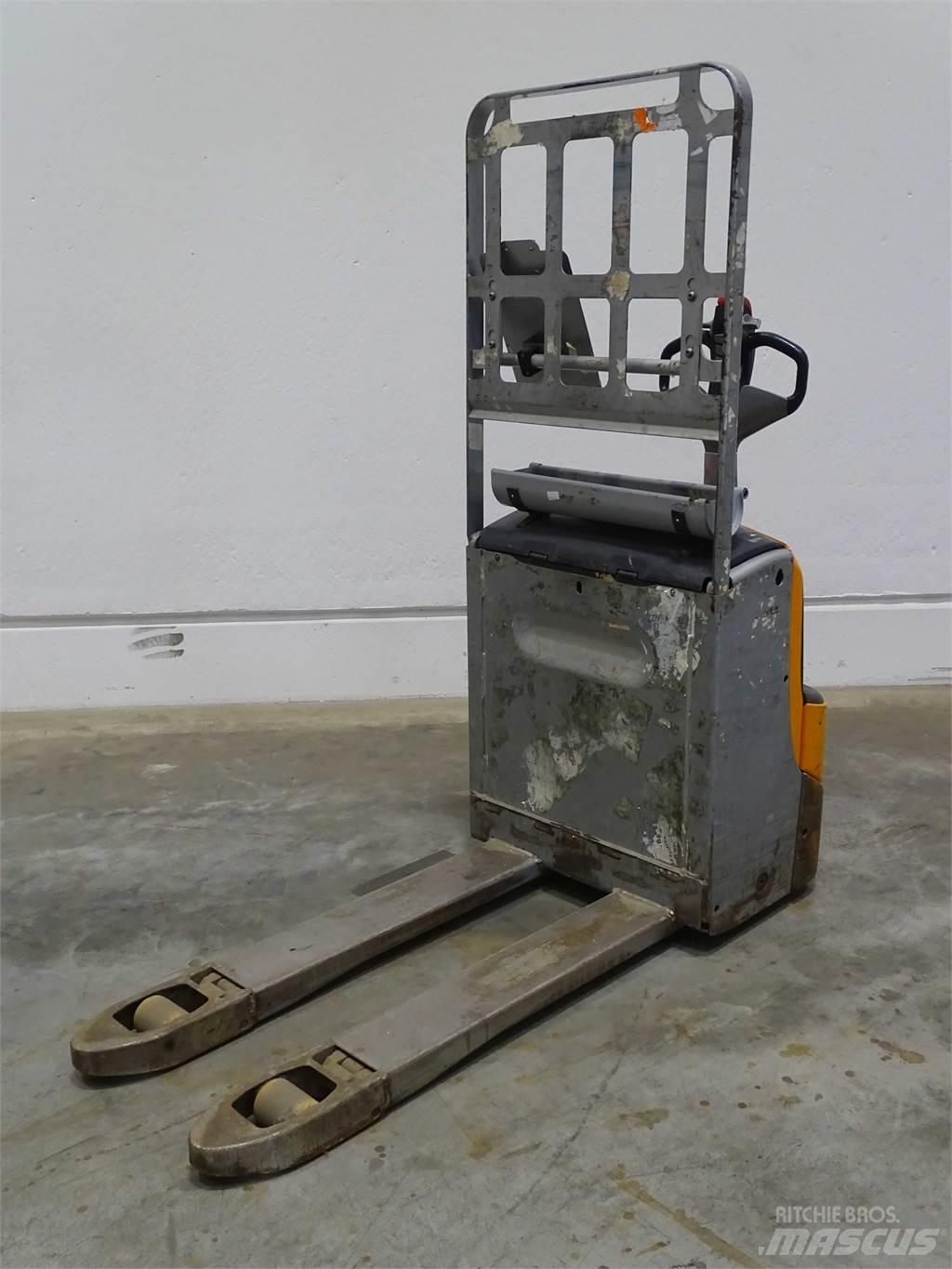 Still EXU16 Low lifter