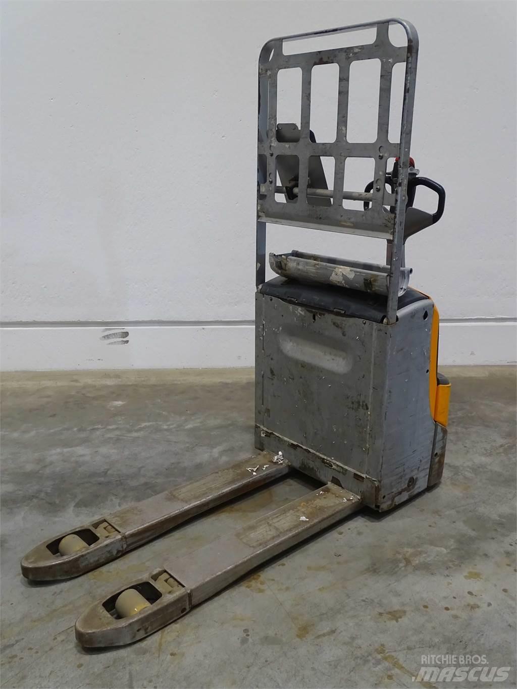 Still EXU16 Low lifter