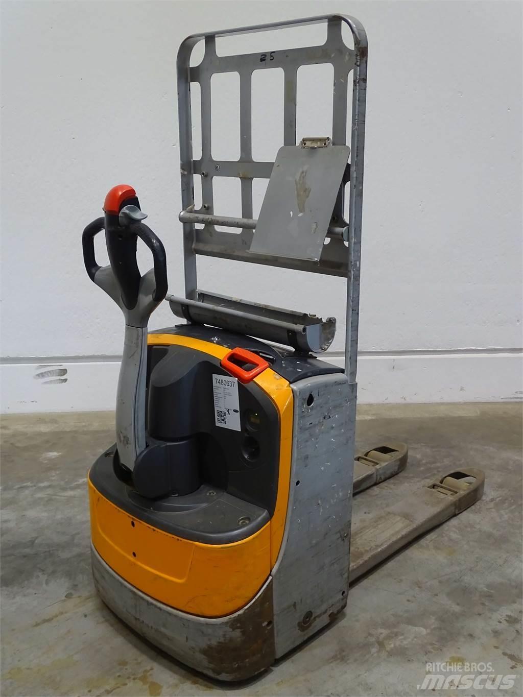 Still EXU16 Low lifter